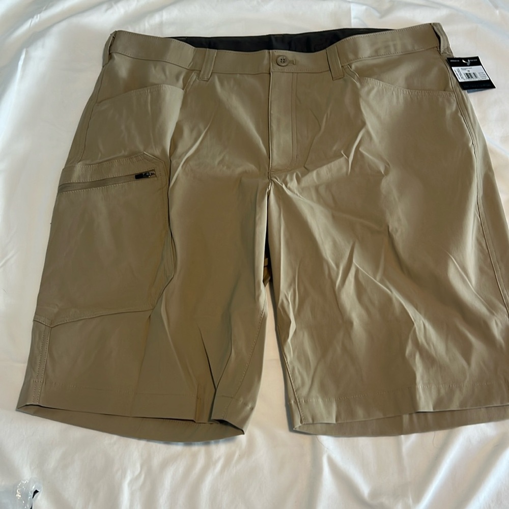 Eddie Bauer Men's Tan Rainier Shorts-NWT